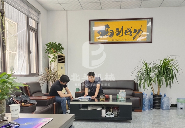 云南客户来我厂了解稻壳蜜桃AV网址在线观看的原理和实际使用情况